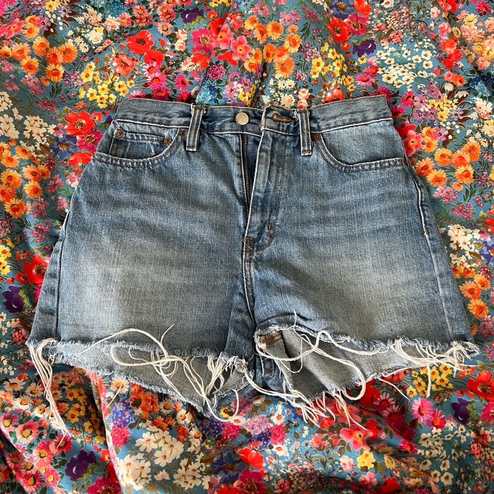 BDG Girlfriend High-Rise Shorts, size 26